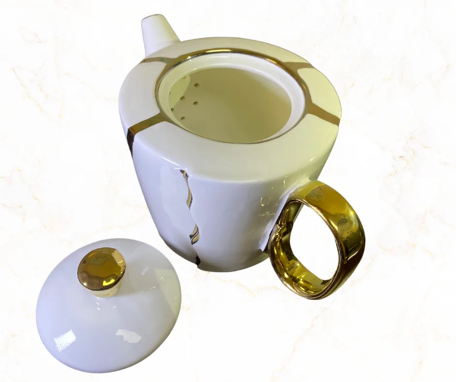 Piccole Ore Teapot with Gold Trim